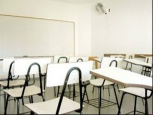 Sala de aula vazia.